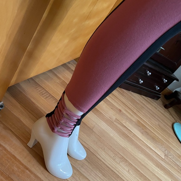 Victoria’s Secret Pink Sports Bra Size Medium Leggings Size Small Strappy - Picture 6 of 13